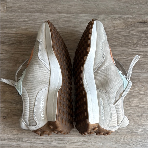 New Balance 327 Beige Sneakers - Picture 11 of 13
